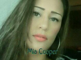 Mia_Cooper