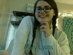 Miley_Lyons