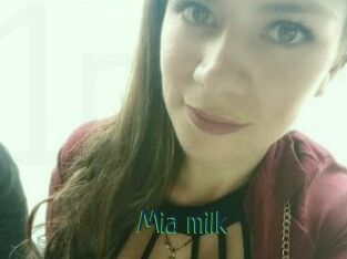 Mia_milk