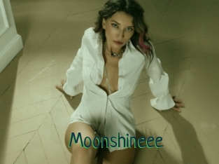 Moonshineee