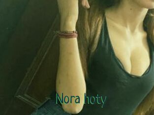 Nora_hoty